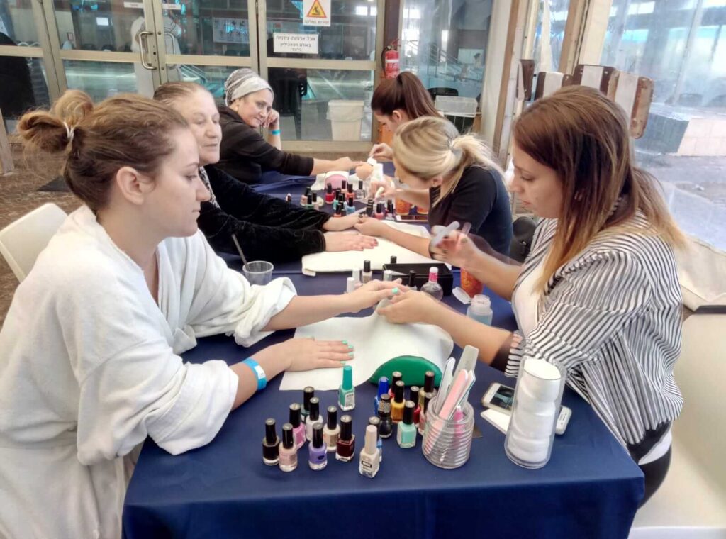 מתחם קישוטי ציפורניים לאירועים